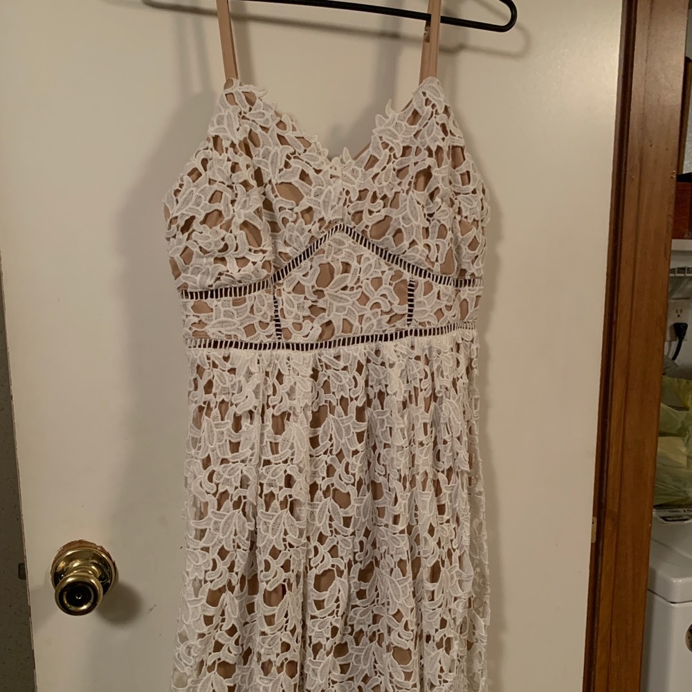 Never worn ! Perfect for Easter !